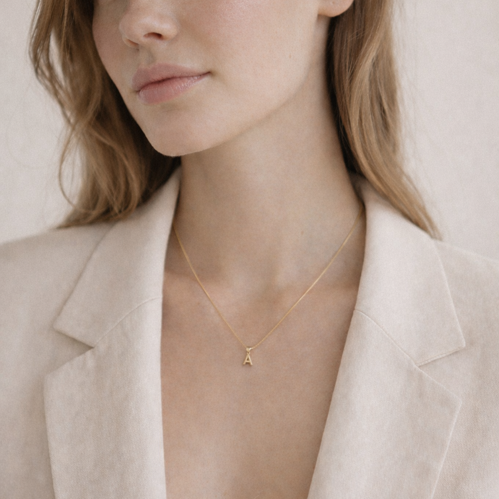 Letter necklace gold